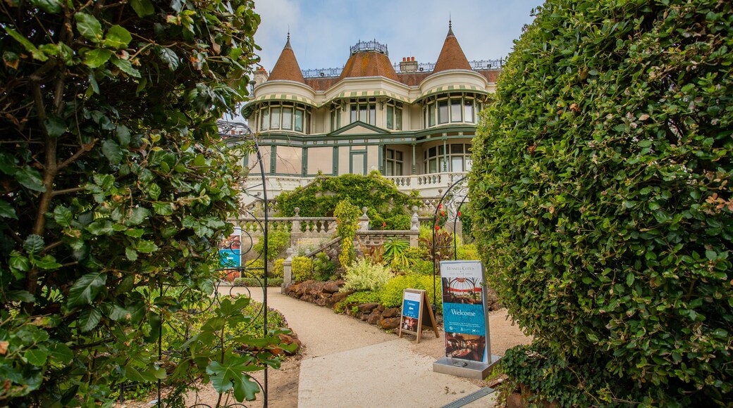 Russell-Cotes Art Gallery and Museum showing a garden