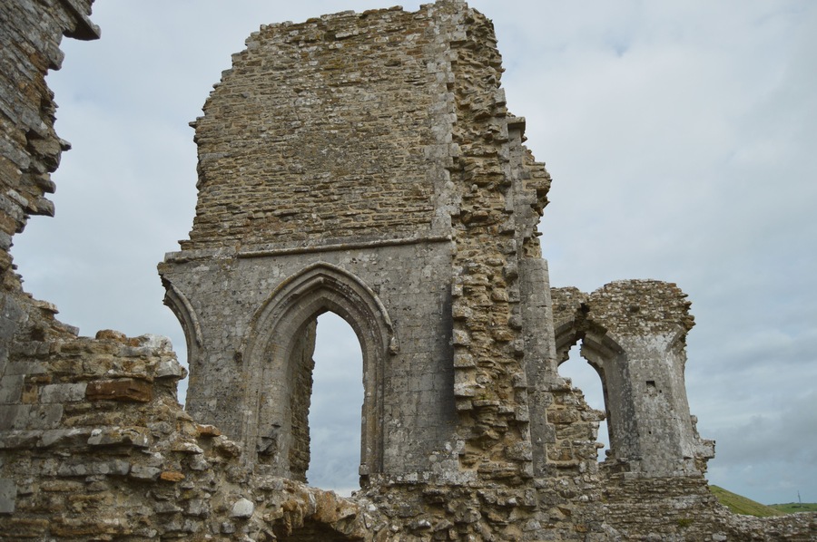 Corfe castle was the site of the murder of Edward the Martyr in 978.
#trovember #history