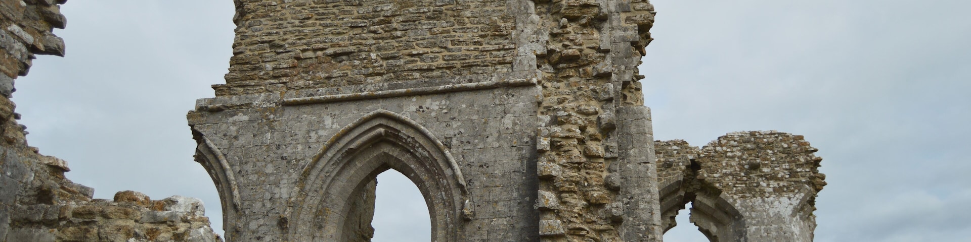 Corfe castle was the site of the murder of Edward the Martyr in 978.
#trovember #history