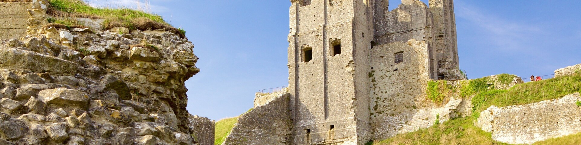 Corfe Castle showing heritage elements and building ruins