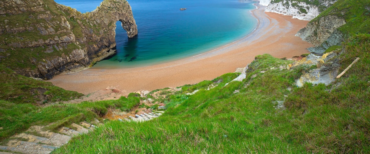 Durdle Door at the beach on the Jurassic Coast of Dorset, UK