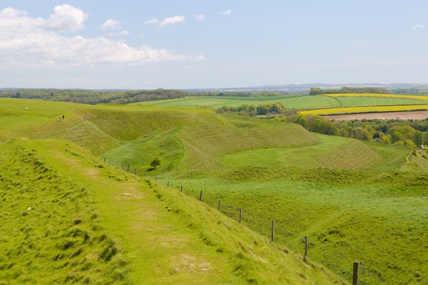 Maiden Castle showing tranquil scenes