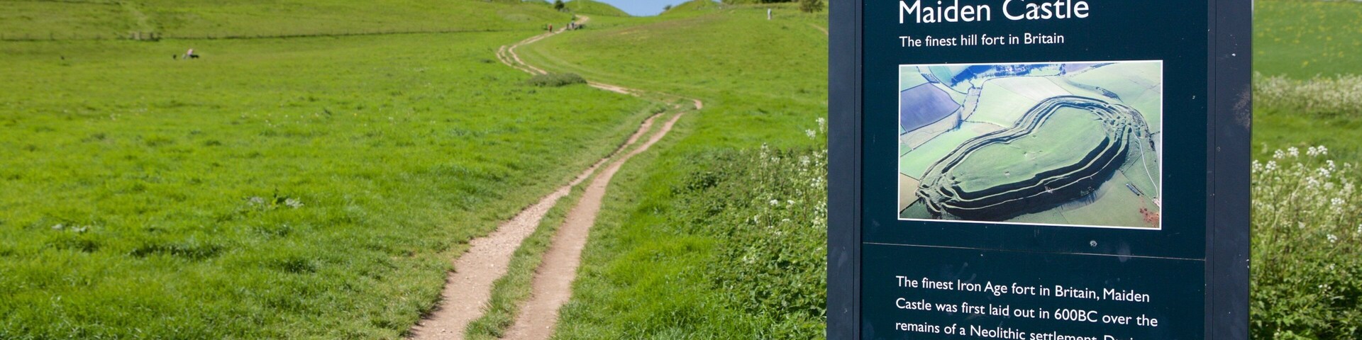 Maiden Castle caracterizando cenas tranquilas e sinalização