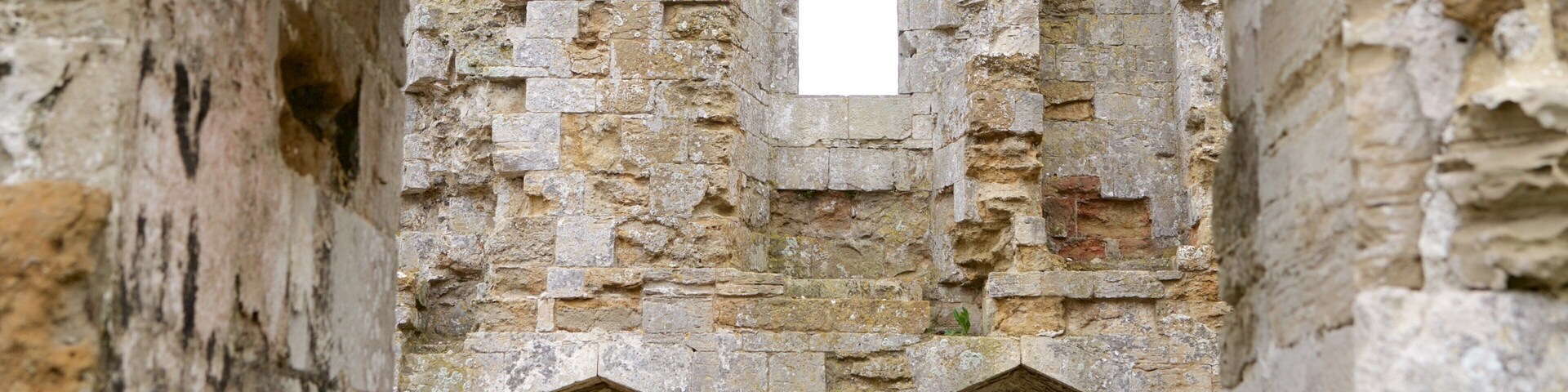 Sandsfoot Castle mostrando arquitetura de patrimônio e uma ruína