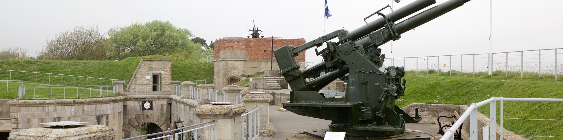 Nothe Fort showing chateau or palace and heritage elements