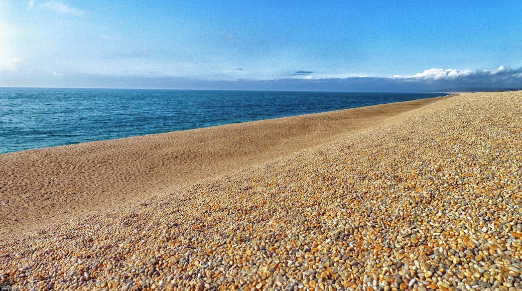 Portland, Dorset, England UK
Famous for a reason, Chesil Beach is 29km (18 miles) long! A UNESCO World Heritage Site along the fantastic Jurassic Coast. The shingle beach is not easy to walk on but is so impressive. Be sure to drive over to the Isle of Portland to capture the views of the coast in both directions.
#LifeAtExpedia
#bvsblue
#BeachTips
