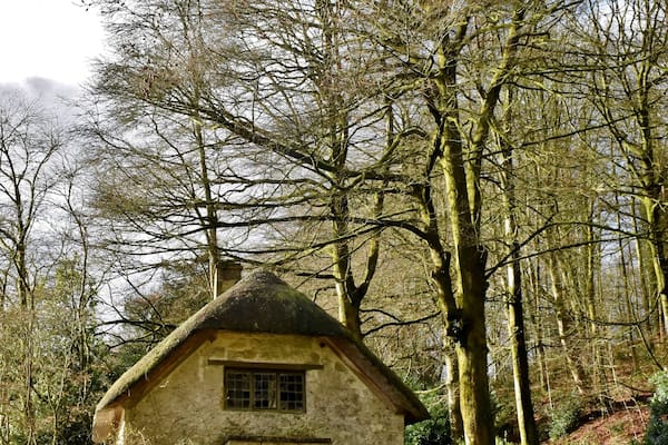 #lksawaydays 2/2020. 12th of January is someone's birthday....Happy 125th Birthday to the National Trust 🎂 to celebrate we decided to visit one of their sites. After living in the South West for the last 18 years we realised we had never visited Stourhead! Perfect! only 22 miles away too. We arrived at a quiet car park at approx 09:30am and duly paid the £4 daily charge. Stourhead House itself was closed for the winter and opens again in March, but the large garden and grounds are open all year round, If you are not a National Trust member then it will cost you £11.60 per adult. Stourhead House was built between 1721-1724 by the renowned Scottish architect Colen Campbell with the gardens following shortly after in 1741, the path you follow around the Garden mimics the journey of the Trojan hero Aeneas and his descent to the underworld. The large garden has many sculptures and buildings of which many stay with the Greek theme from the Grotto to the Temple of Apollo to the Pantheon as well as other 'themed' buildings such as the Gothic Cottage and the Temple of Flora. Along the paths you will see other paths/tracks leading off in other directions if you follow these you will see the Obelisk, St Peters Pump or slightly further afield King Alfreds Towers. After a good couple of hours of stretching the legs you can finish off in the Spread Eagle for a pint!