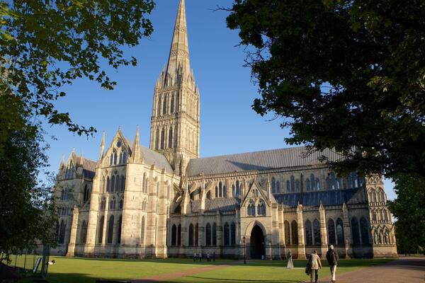Salisbury Cathedral showing a church or cathedral and religious aspects