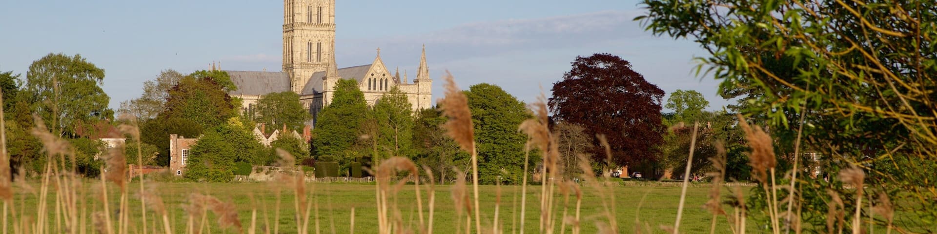 Salisbury Cathedral which includes heritage architecture and tranquil scenes