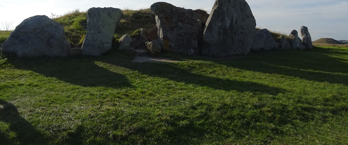 Nice for a walk and to see the sights with Silbury Hill just across the road and within walking distance to Avebury. The entrance is nice but you don’t get to see the full length - is only 3 galleries