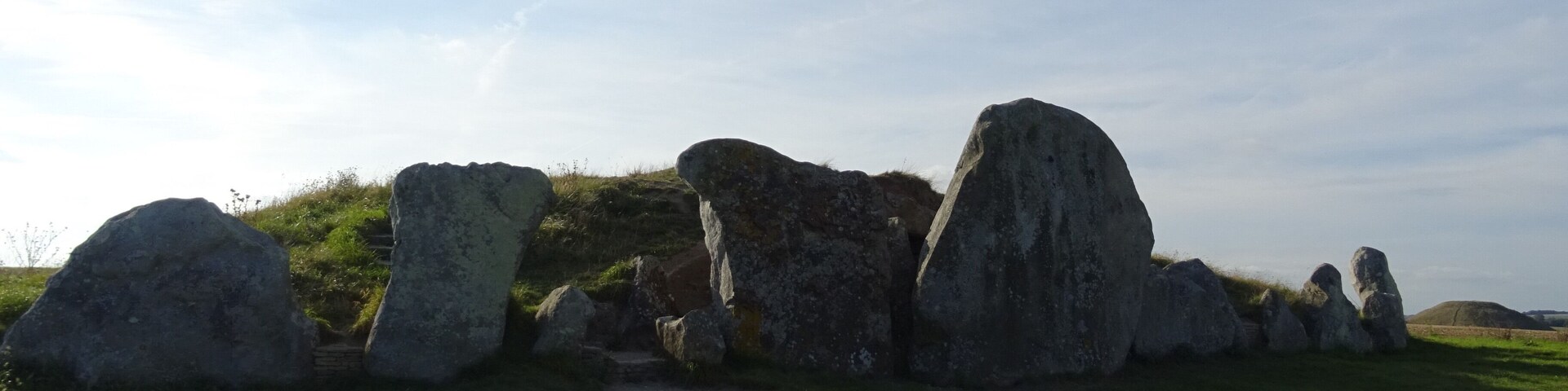 Nice for a walk and to see the sights with Silbury Hill just across the road and within walking distance to Avebury. The entrance is nice but you don’t get to see the full length - is only 3 galleries