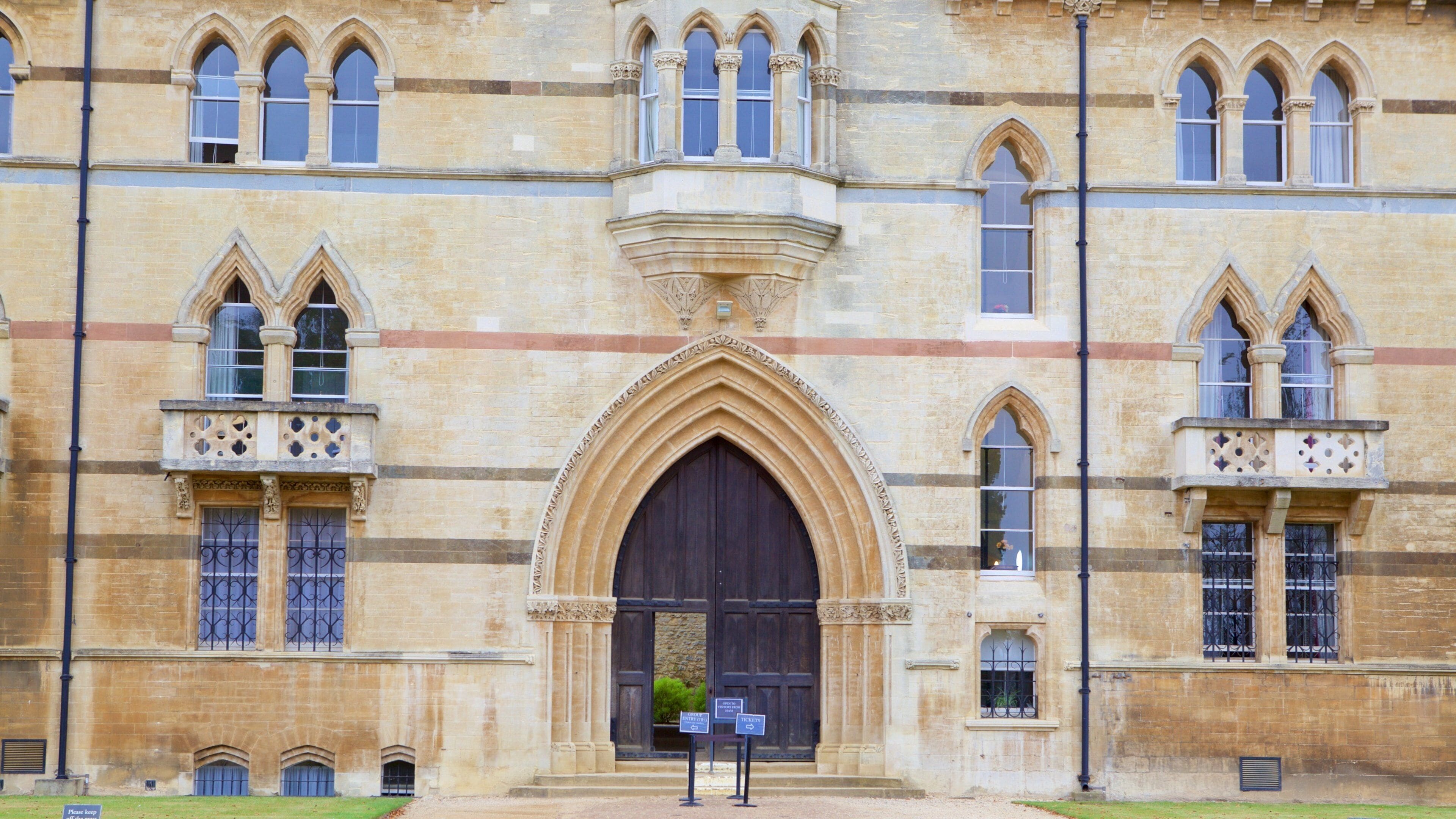 Christ Church Cathedral featuring heritage architecture and heritage elements