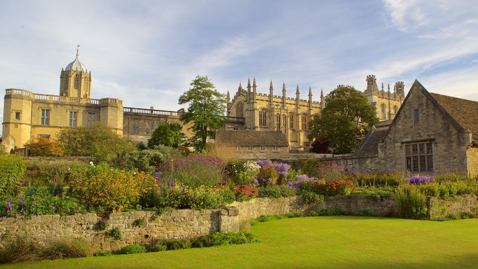 Christ Church Cathedral showing heritage architecture, a garden and heritage elements