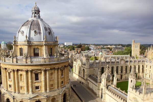 Ăglise de Sainte-Marie-la-Vierge qui includes Ă©glise ou cathĂ©drale, patrimoine architectural et patrimoine historique