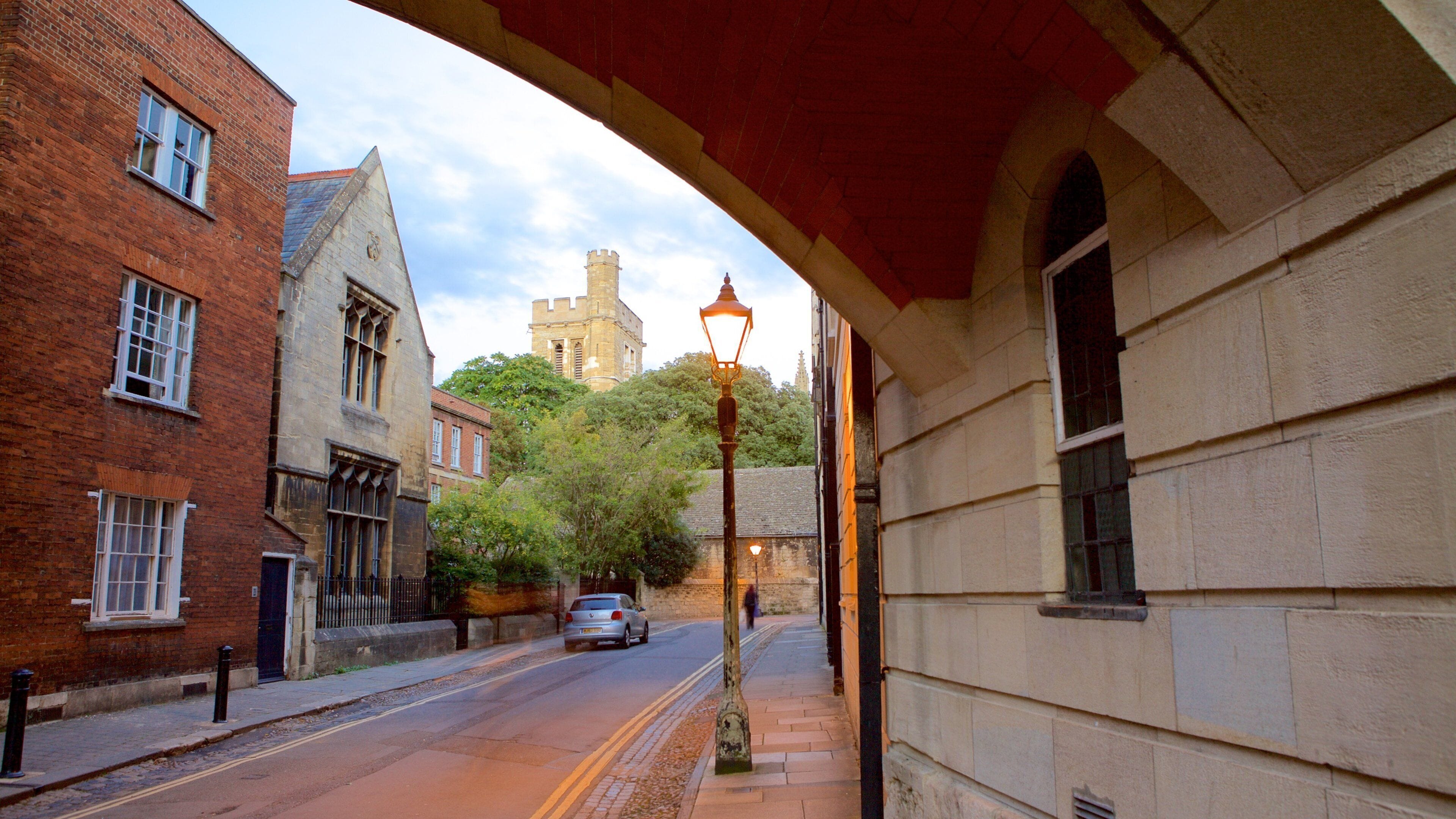 Bridge of Sighs which includes heritage elements
