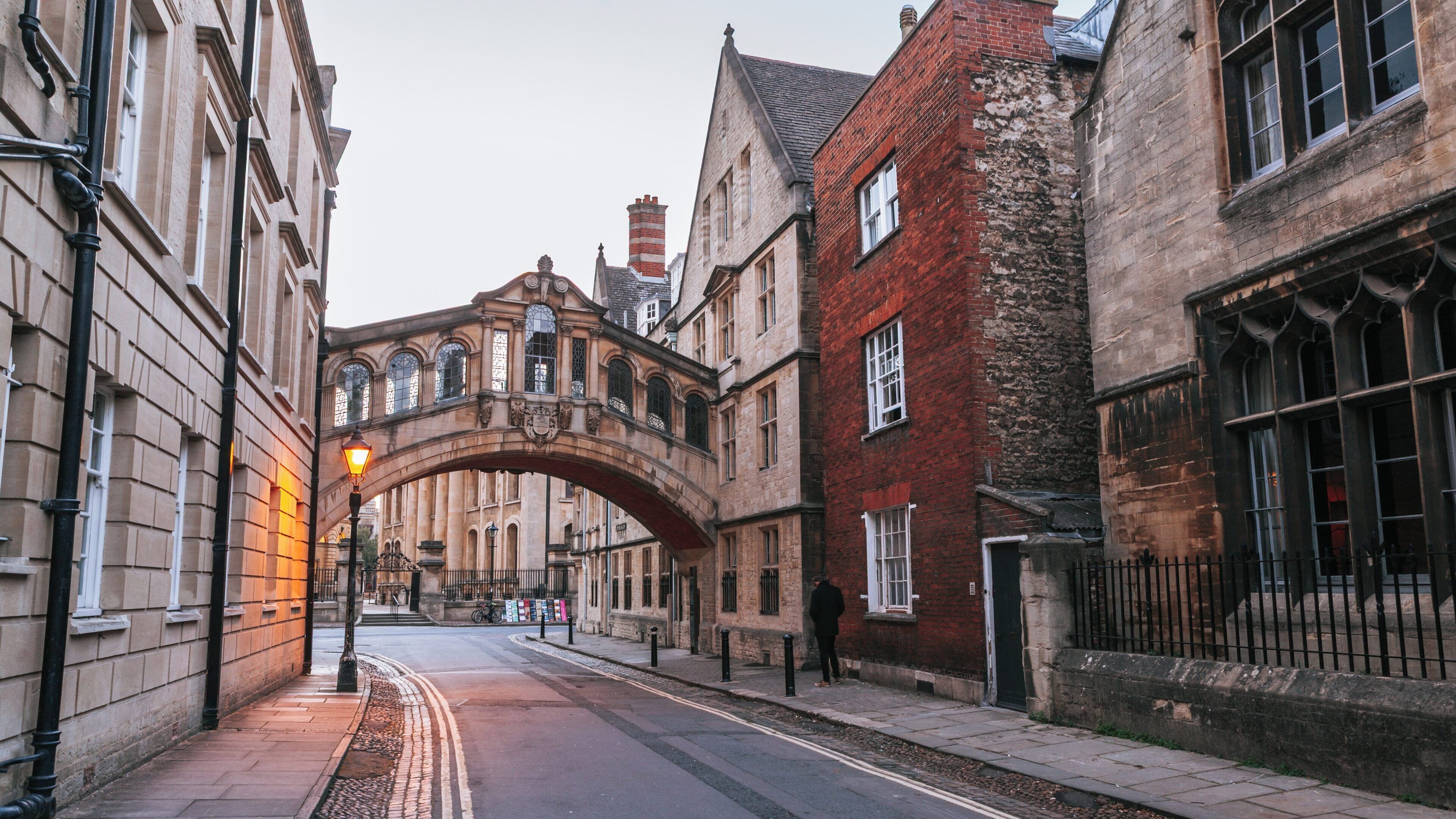 Bridge of Sighs stands elegantly in Oxford City Centre showcasing stunning architecture and historical significance during dusk