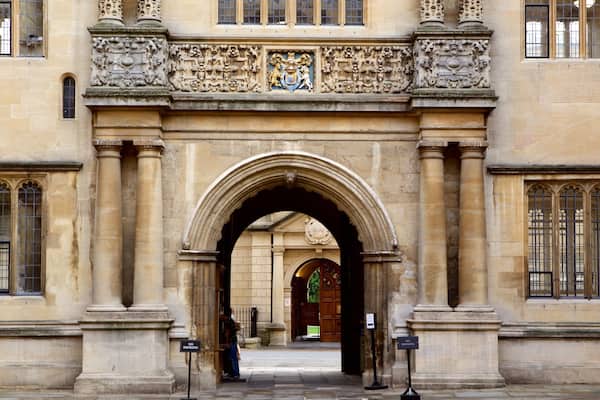 Bodleian Library che include oggetti d\'epoca e architettura d\'epoca