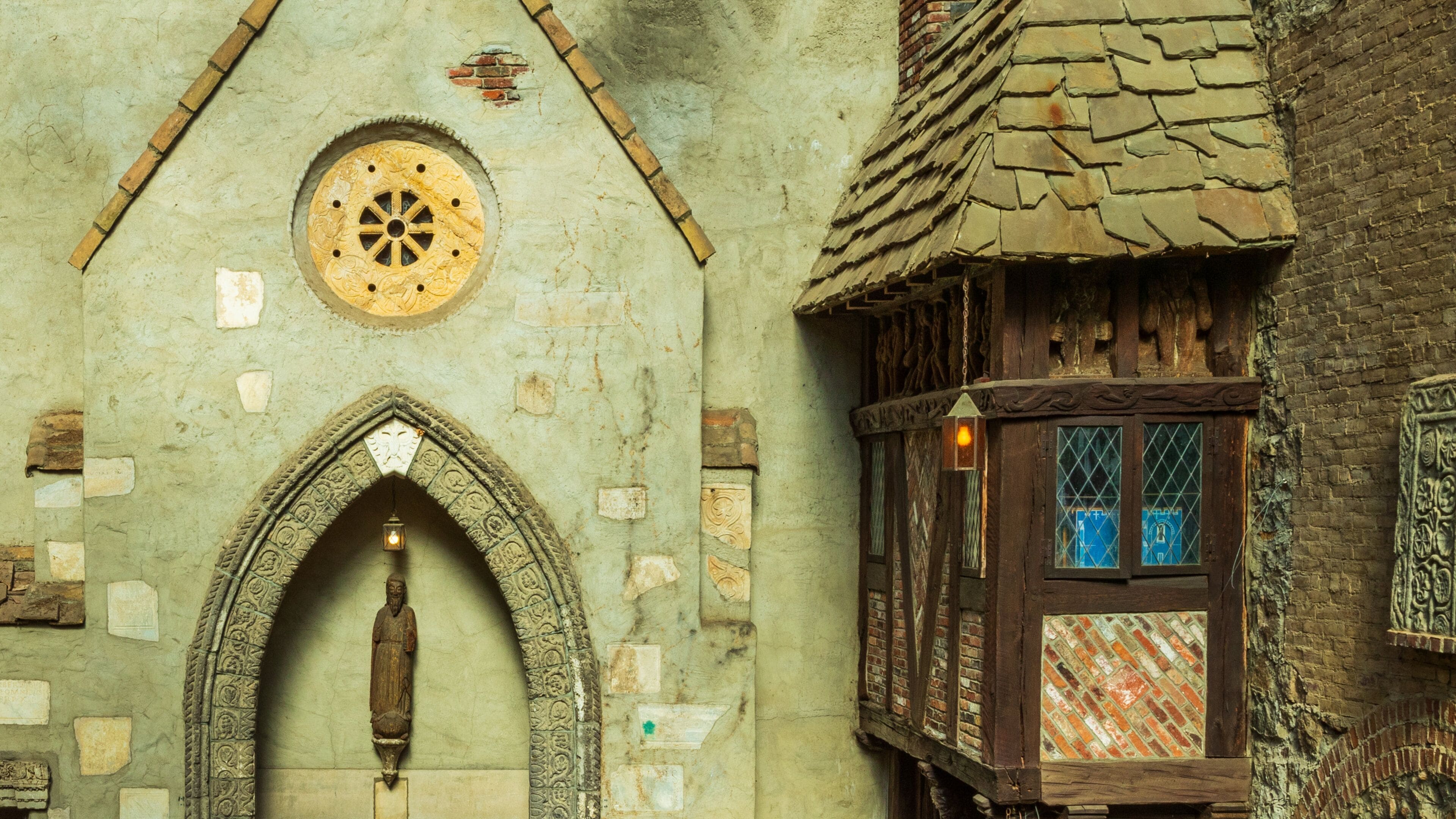 Hammond Castle showing heritage elements