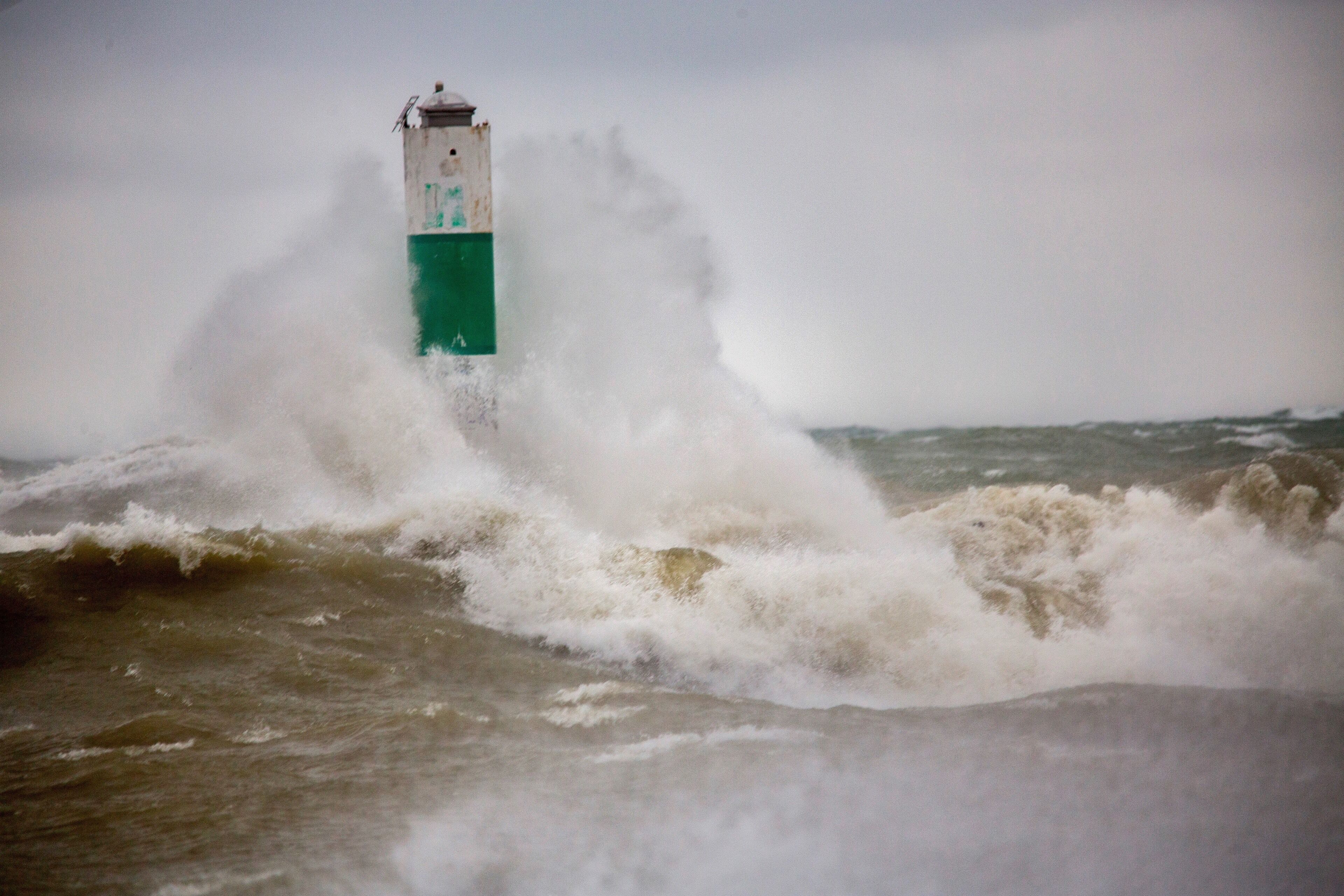 40moh winds created giant waves
