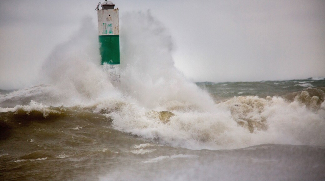 40moh winds created giant waves