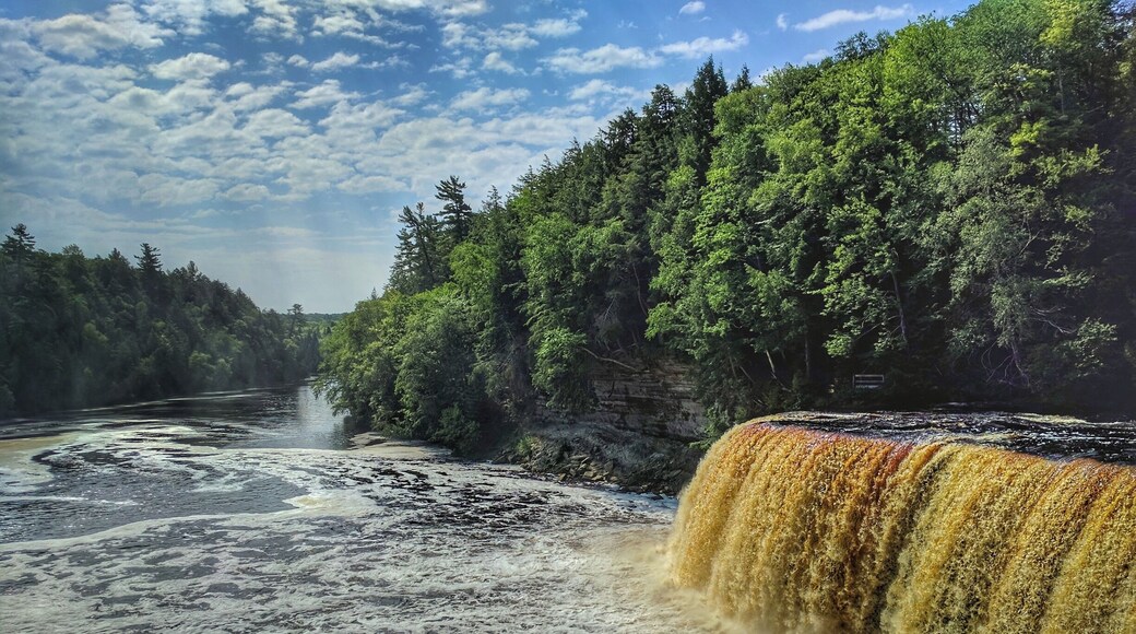 Upper Falls provide a superior shooting opportunity, however the lower falls has fewer people. #BVStrove