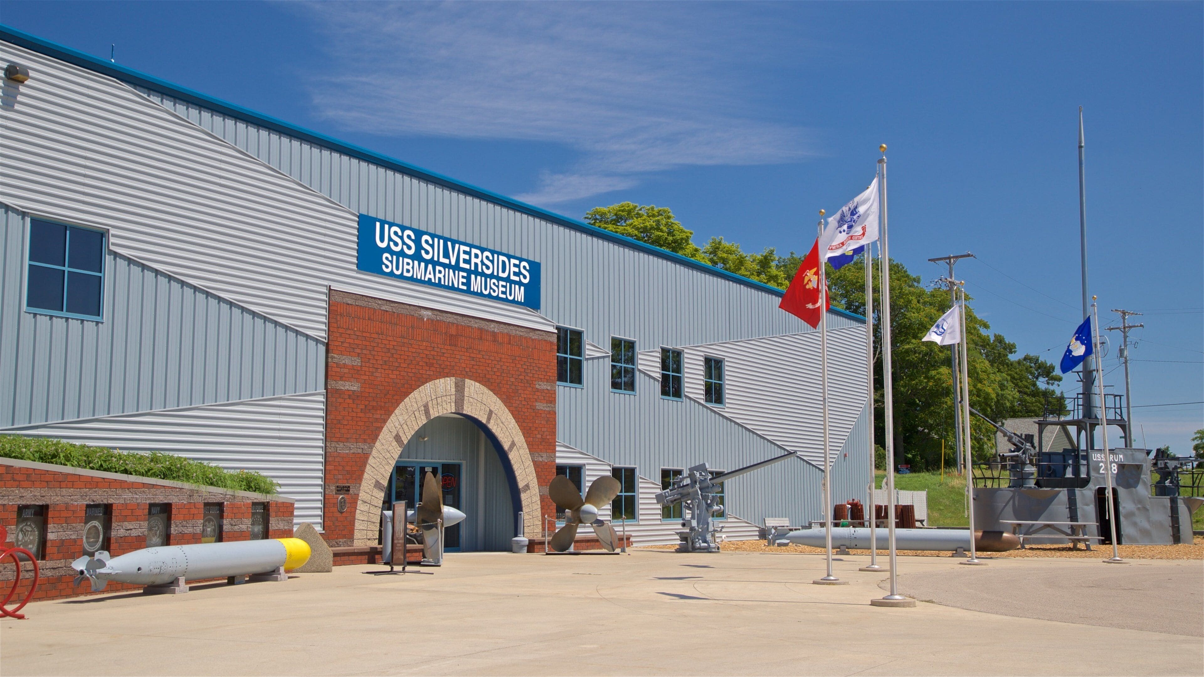 USS Silversides mostrando sinalização e itens militares