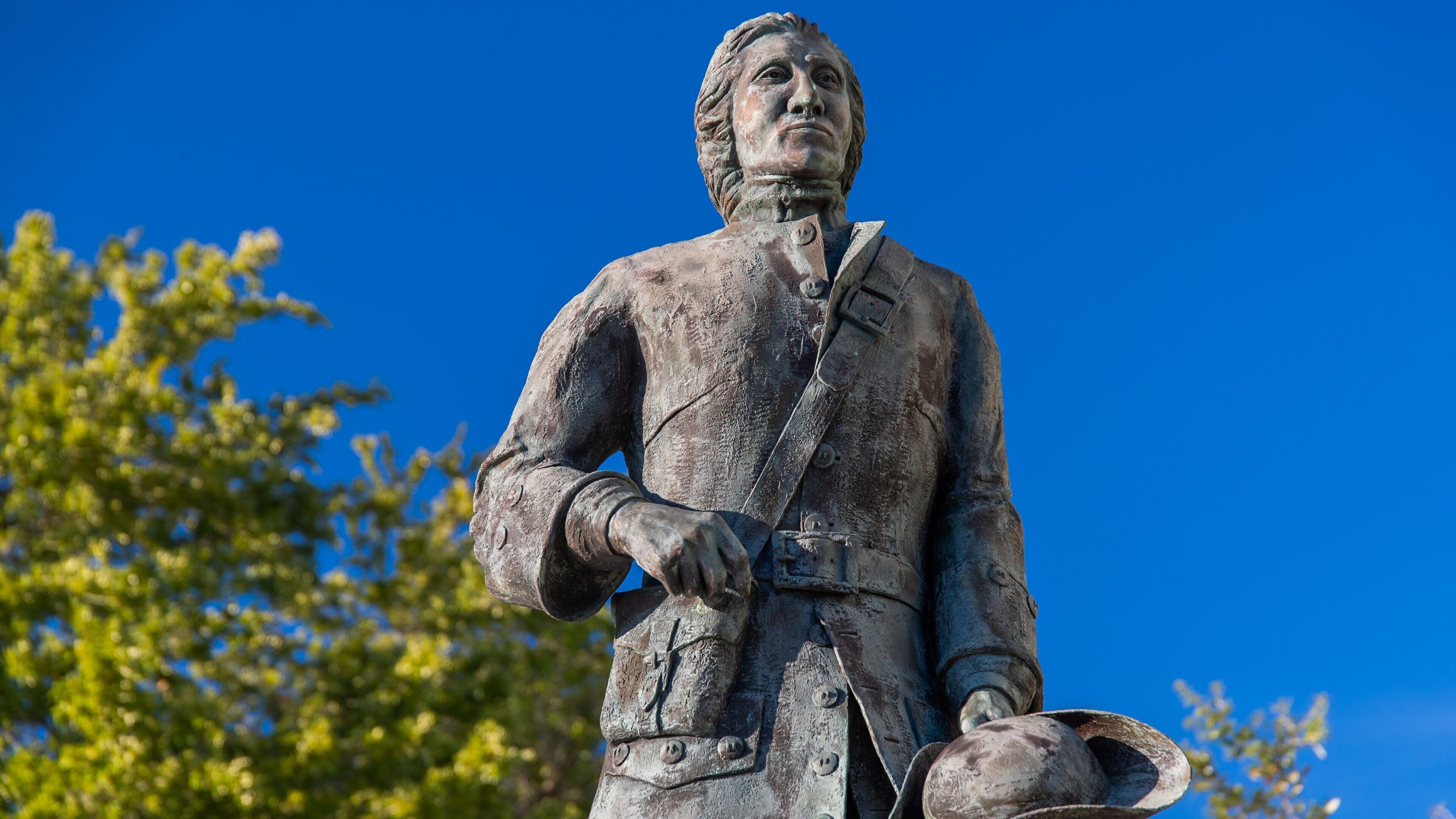 Biloxi Lighthouse which includes a statue or sculpture