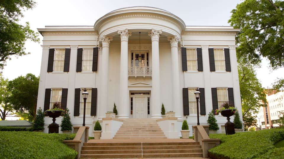Mississippi Governor\'s Mansion which includes heritage architecture, an administrative buidling and a house