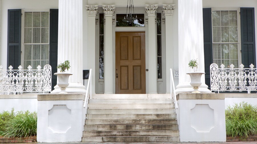 Stanton Hall which includes heritage elements, a house and heritage architecture