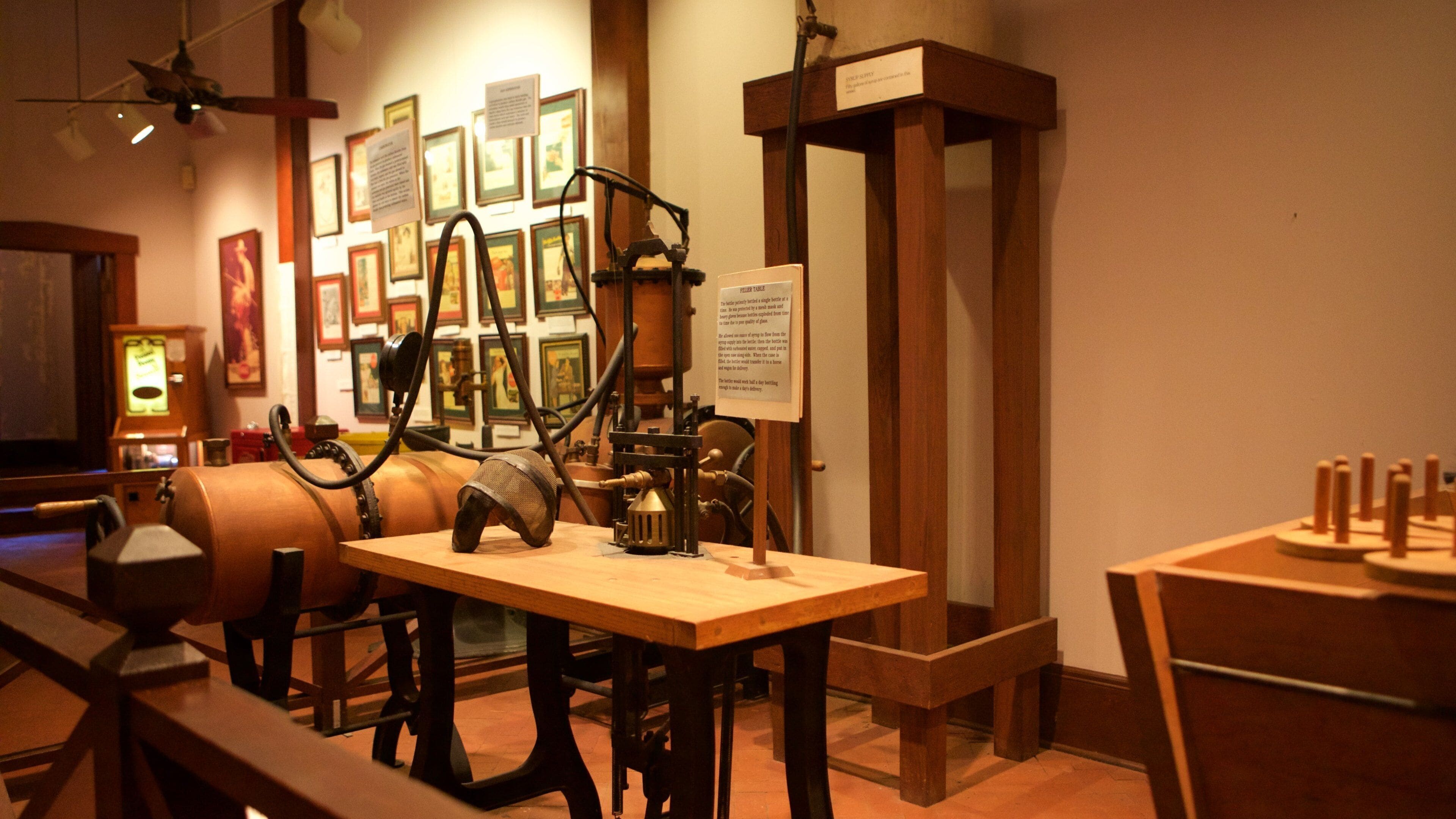 비덴한 코카콜라 박물관 이 포함 실내 전경