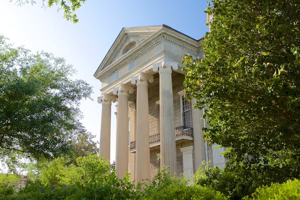 Warren County Courthouse which includes heritage architecture