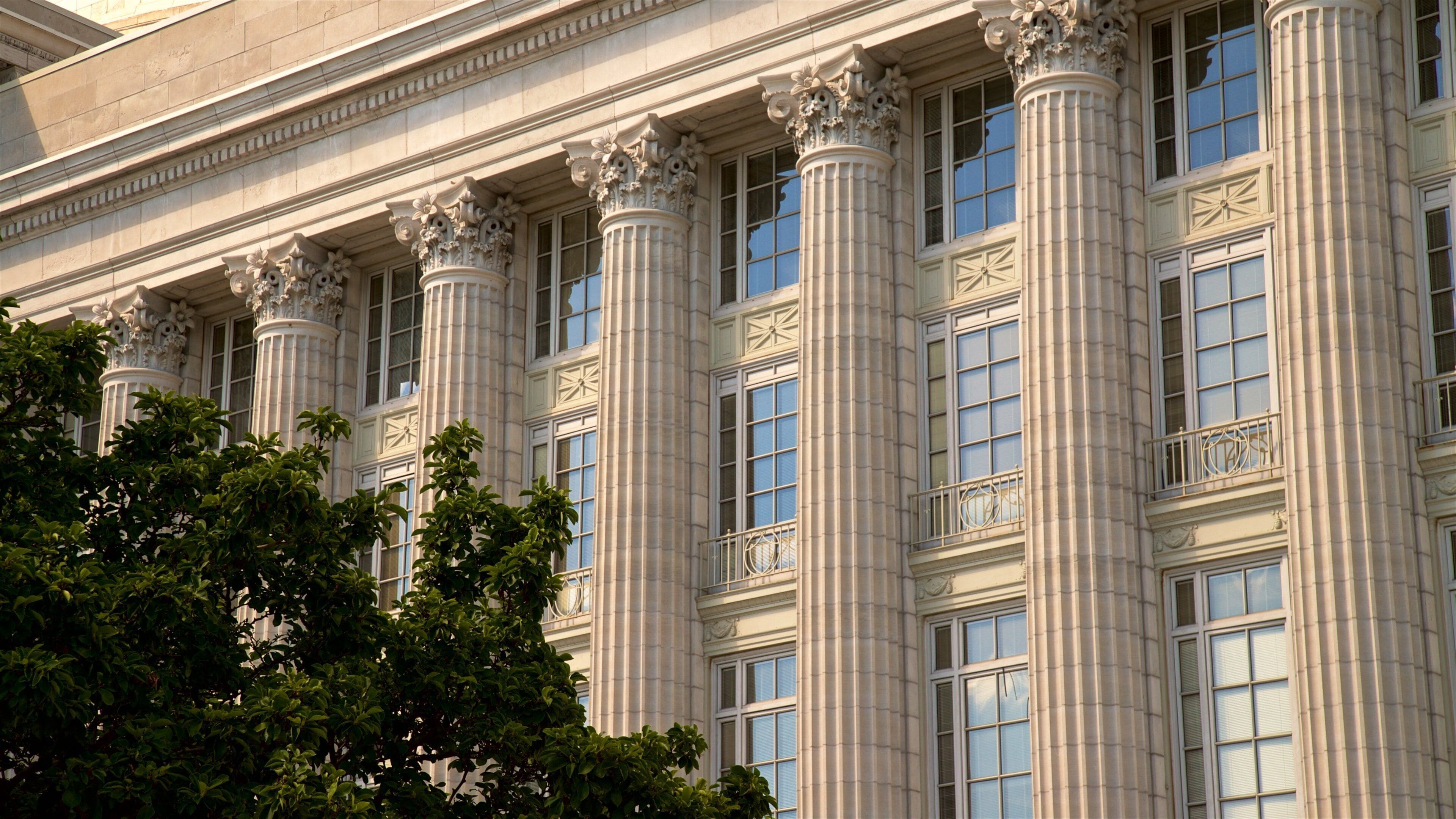 Missouri State Capitol which includes heritage elements