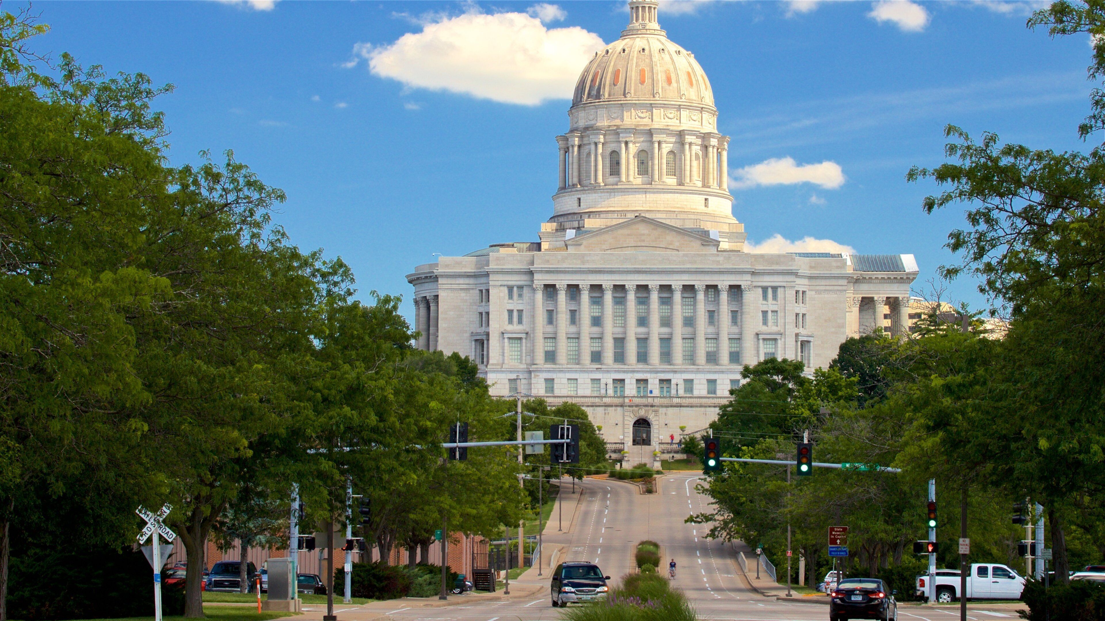 Missouri State Capitol showing heritage architecture