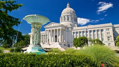 Missouri State Capitol featuring a fountain, heritage architecture and an administrative buidling