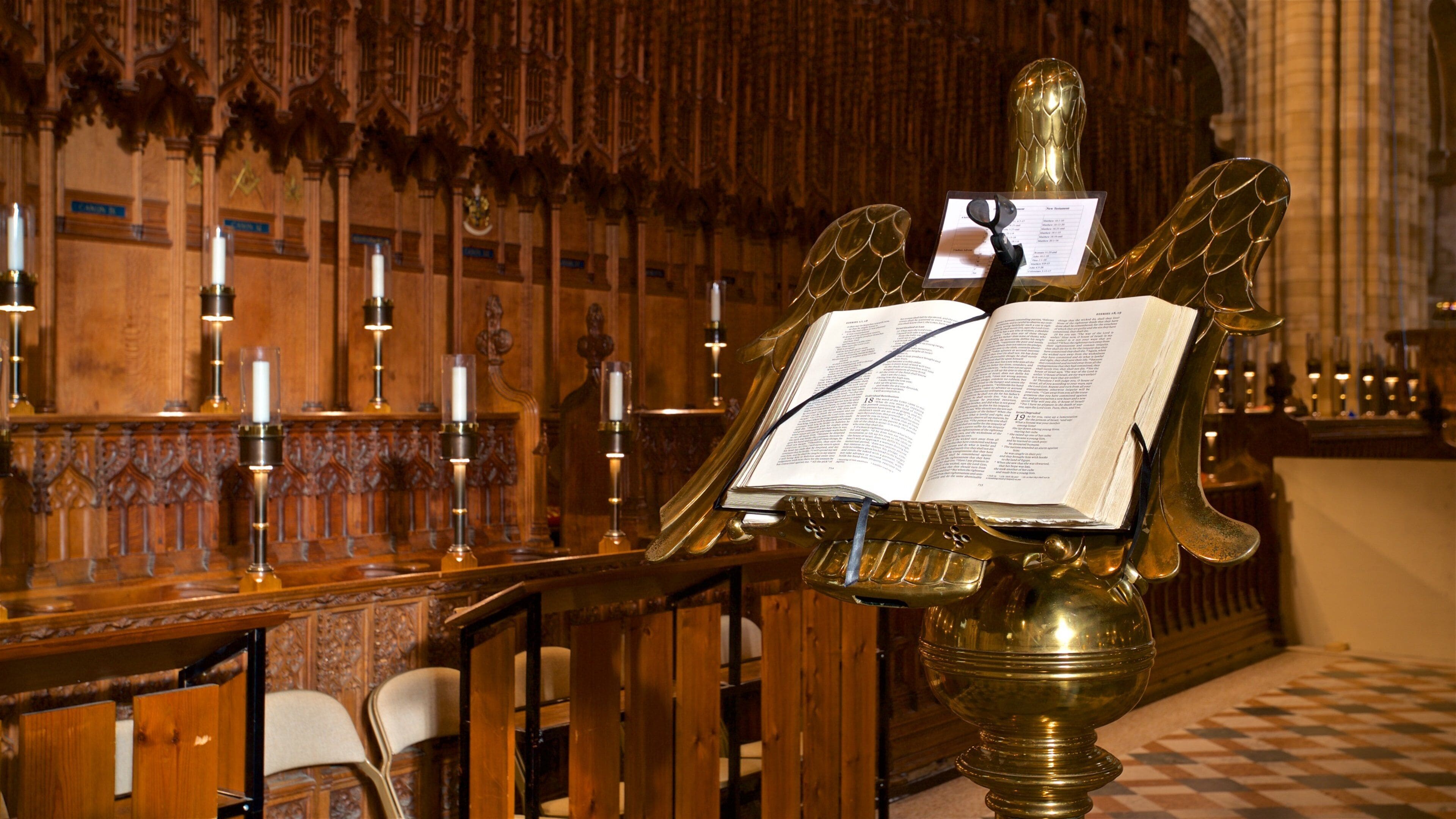 Catedral de Peterborough que incluye vistas interiores y elementos del patrimonio