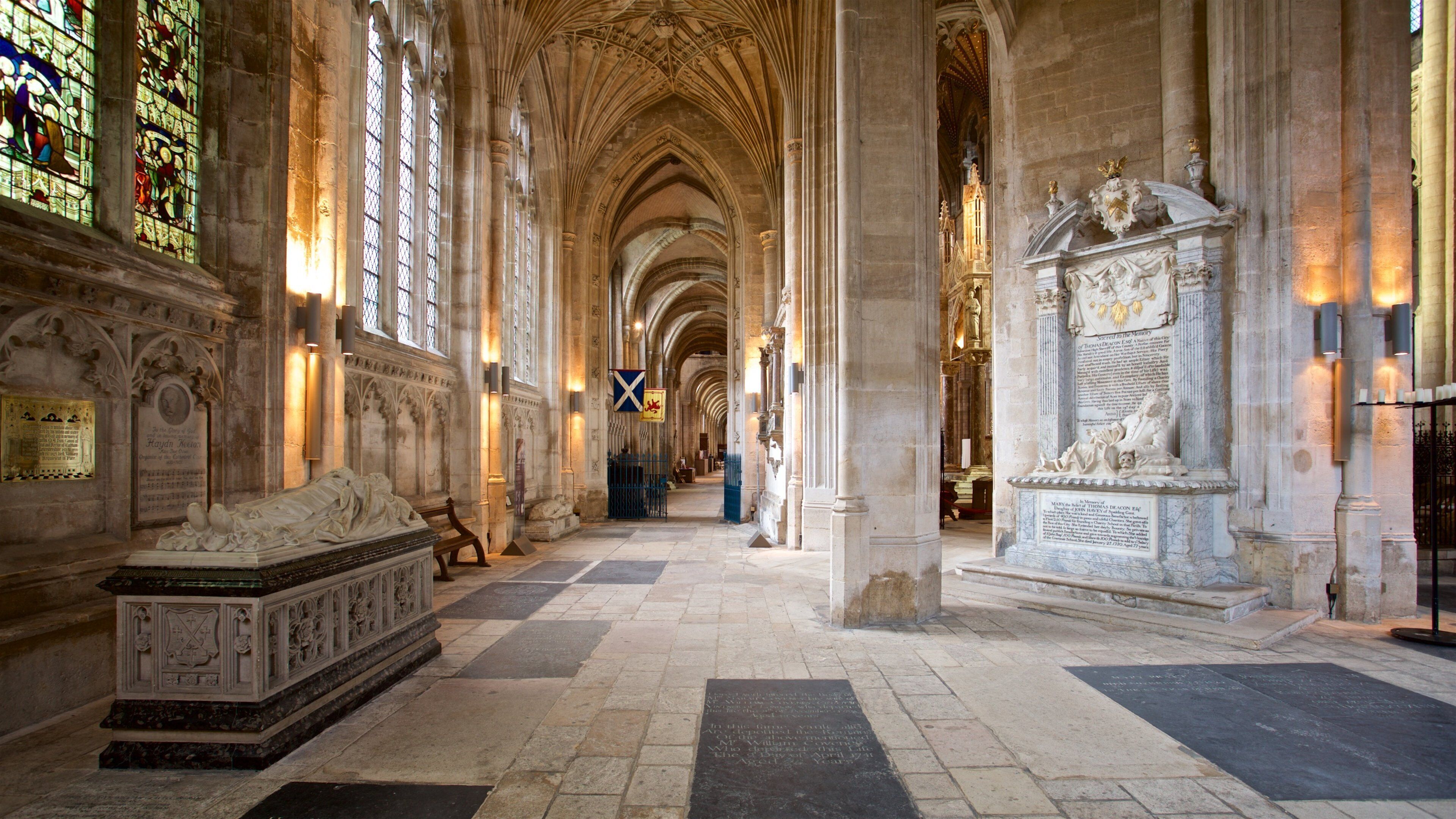 Kathedraal van Peterborough toont een kerk of kathedraal, historisch erfgoed en interieur