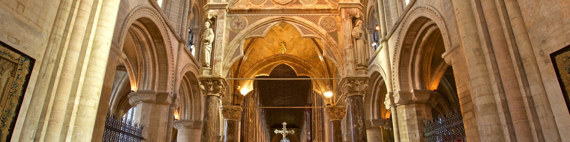 Cathédrale de Peterborough mettant en vedette patrimoine historique, église ou cathédrale et vues intérieures