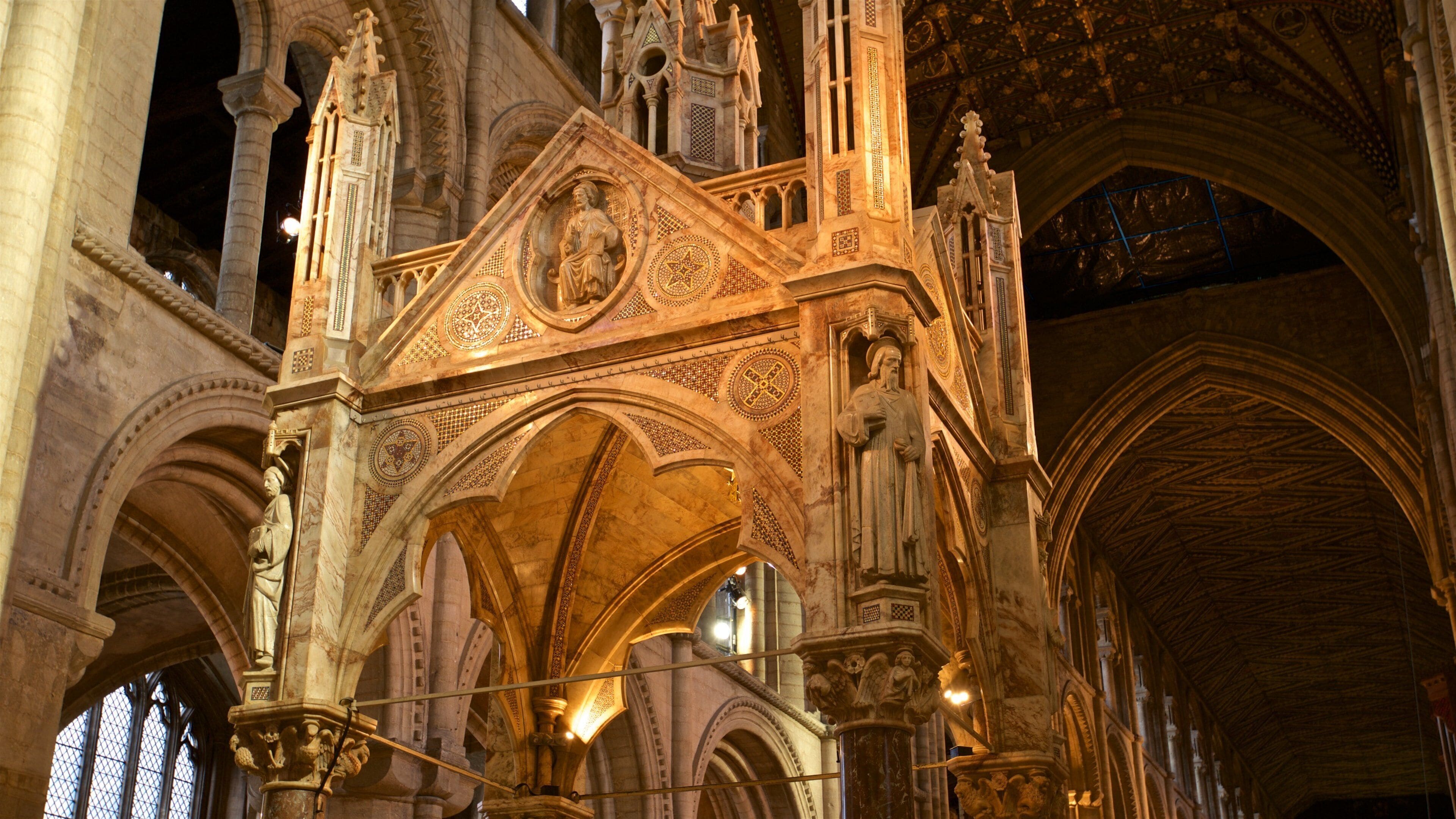 วิหารปีเตอร์เบอโร เนื้อเรื่องที่ การตกแต่งภายใน, โบสถ์หรือวิหาร และ มรดกวัฒนธรรม