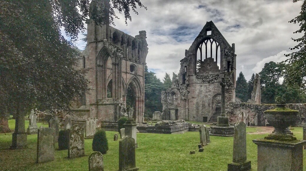 A beautiful location to walk about, and at only 6 pounds entry fee totally worth it. They have a pricy hotel on the grounds should you want to stay in the area and see the Abbey, hike about a bit and see the surrounding countryside and towns.