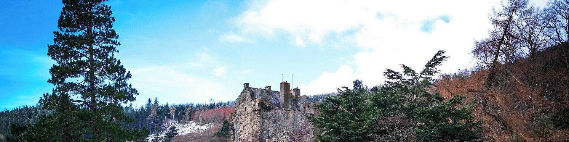Lovely walk west along the historic River Tweed from Peebles leads to Neidpath Castle. This Castle is still being used as a residence. It's has a long history of seige, bankruptcy, famous visitors, starring in TV and Film and of course inevtable haunting by a young heartbroken maiden.