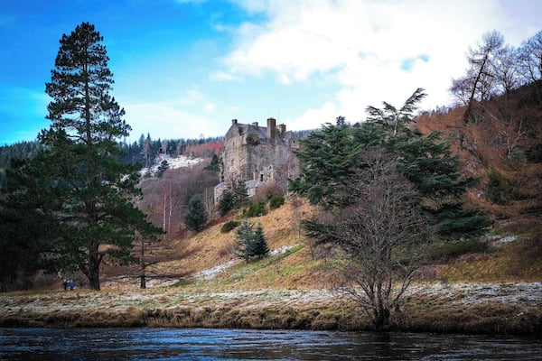 Lovely walk west along the historic River Tweed from Peebles leads to Neidpath Castle. This Castle is still being used as a residence. It's has a long history of seige, bankruptcy, famous visitors, starring in TV and Film and of course inevtable haunting by a young heartbroken maiden.