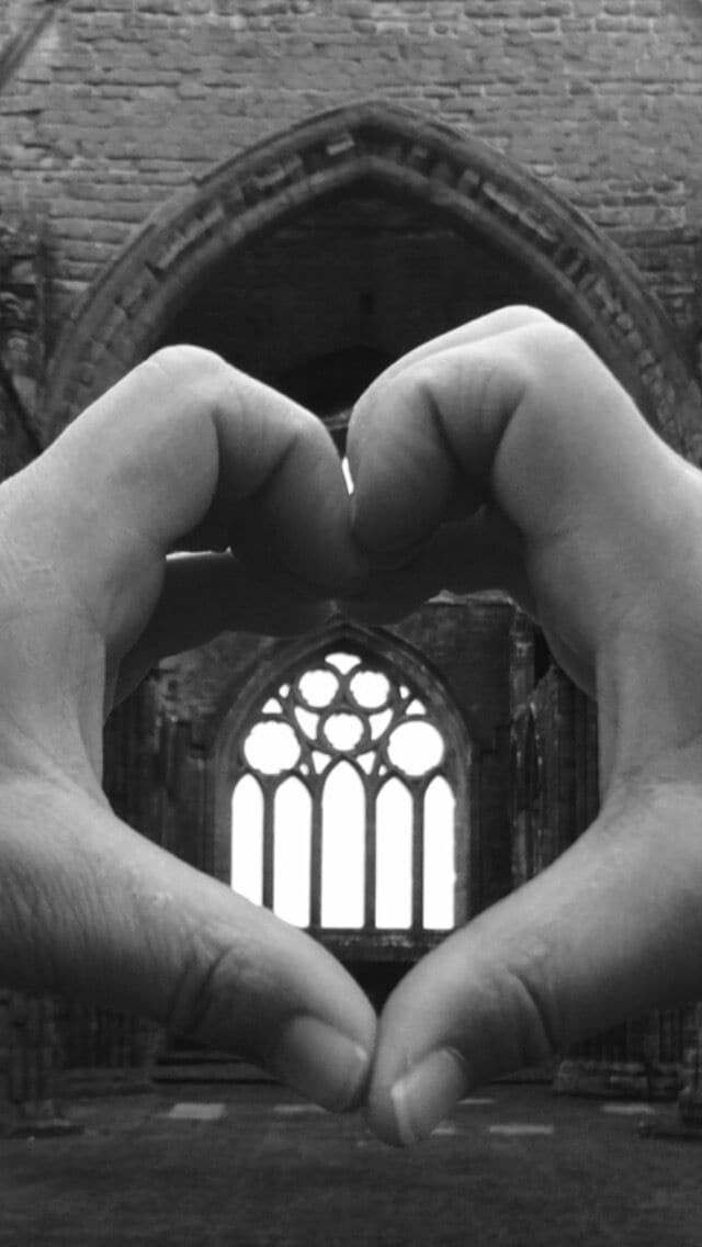 Lady dervoeguilla had this abbey built this in memory of her husband whose embalmed heart she carried around after his death until she died over 20 years later !