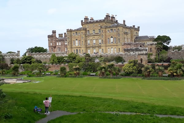 A clearer day on Saturday following a very wet Friday - painters out in force.