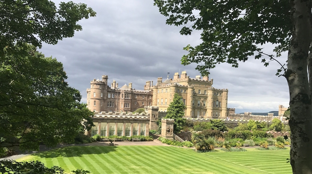 Culzean Castle
The castle was full of Americans when I was there. Eisenhower stayed here in WWII and it is the ancestral seat of the Kennedy clan.