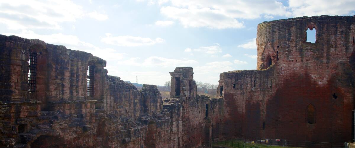 Bothwell Castle which includes heritage elements, building ruins and chateau or palace