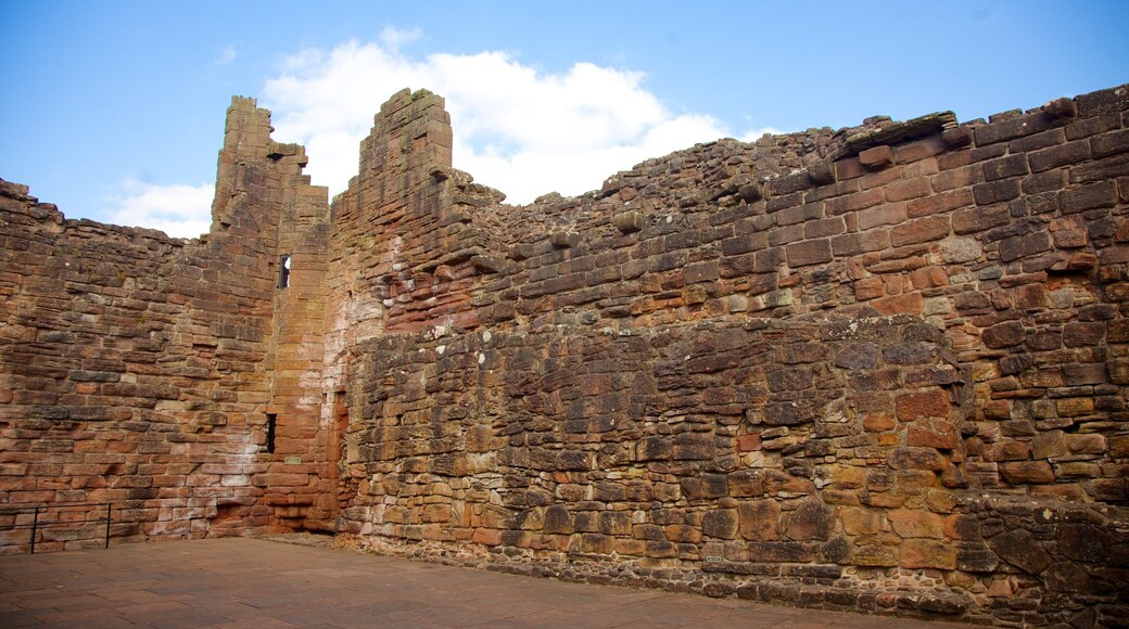 Bothwell Castle showing building ruins, heritage elements and château or palace