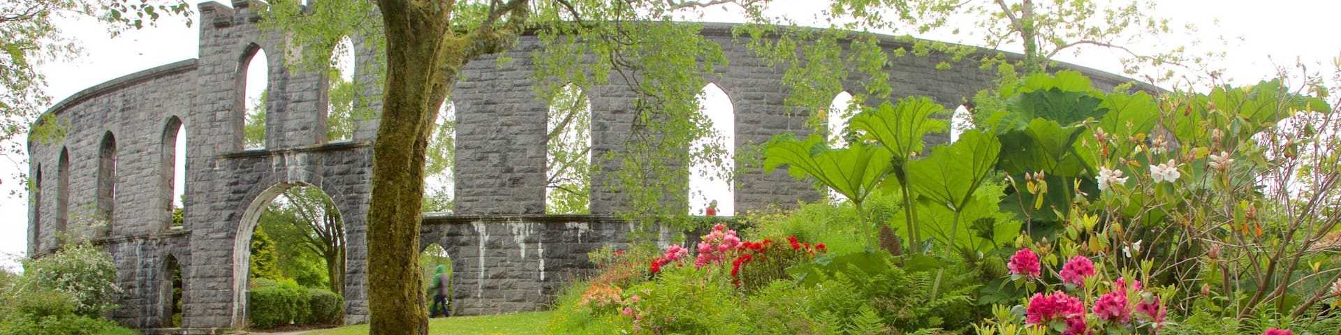 McCaig\'s Tower showing heritage architecture, heritage elements and a garden