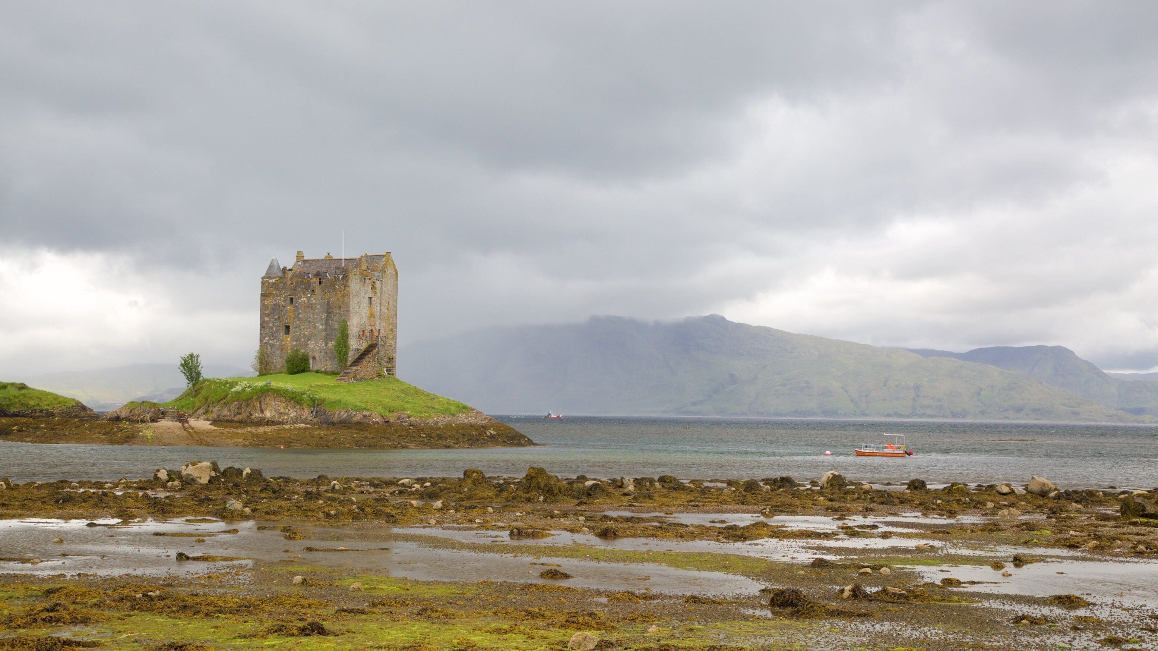Castle Stalker fasiliteter samt innsjø, kulturarv og historisk arkitektur