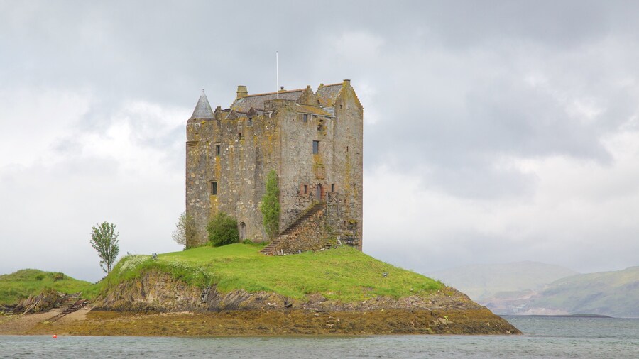 Castle Stalker showing heritage architecture, general coastal views and chateau or palace