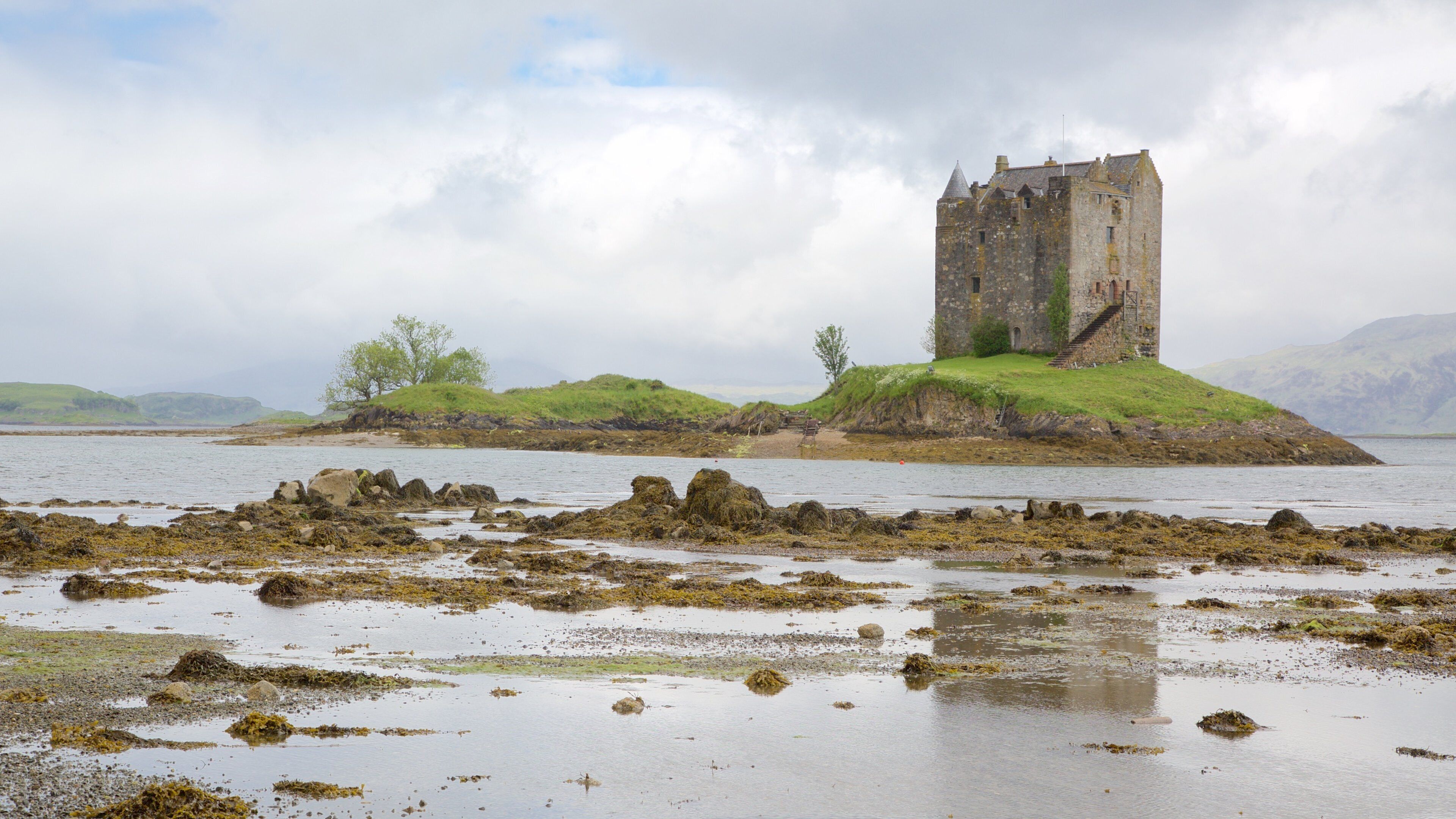 Castle Stalker som inkluderer kulturarv, historisk arkitektur og palass